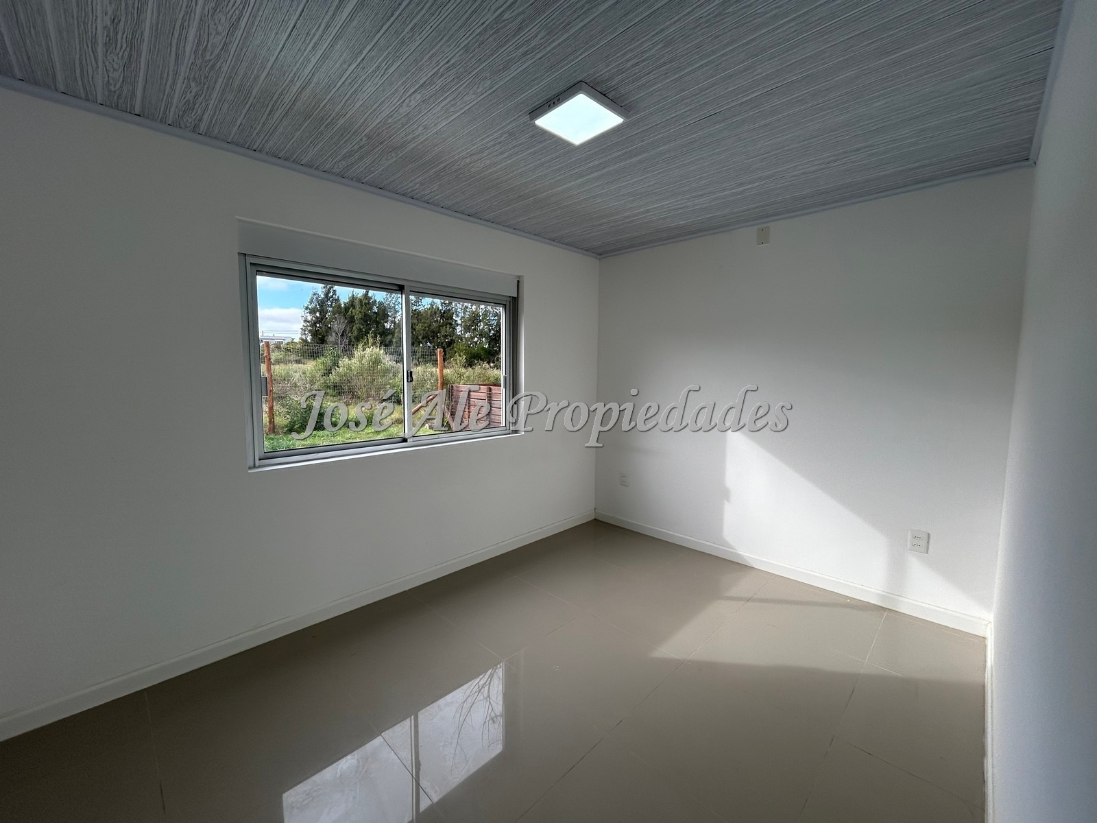 Imagen 5 de Apartamento que se encuentra ubicado en hermoso fraccionamiento del Real de San Carlos, a corta distancia de Plaza de Toros y próximo a todos los servicios.