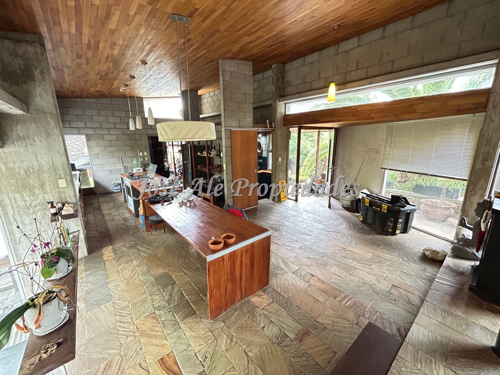 Imagen 4 de Exclusiva propiedad 2619m2 de diseño moderno, integrada con la naturaleza, Colonia.