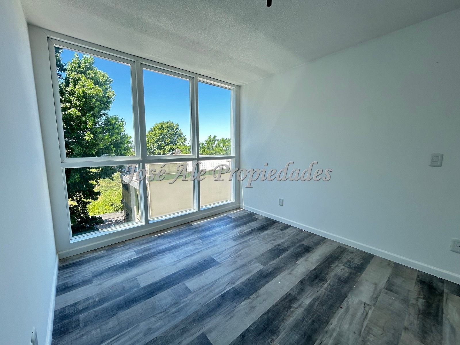 Imagen 5 de Apartamento de 2 dormitorios a estrenar frente a la Rambla y playas de Colonia.