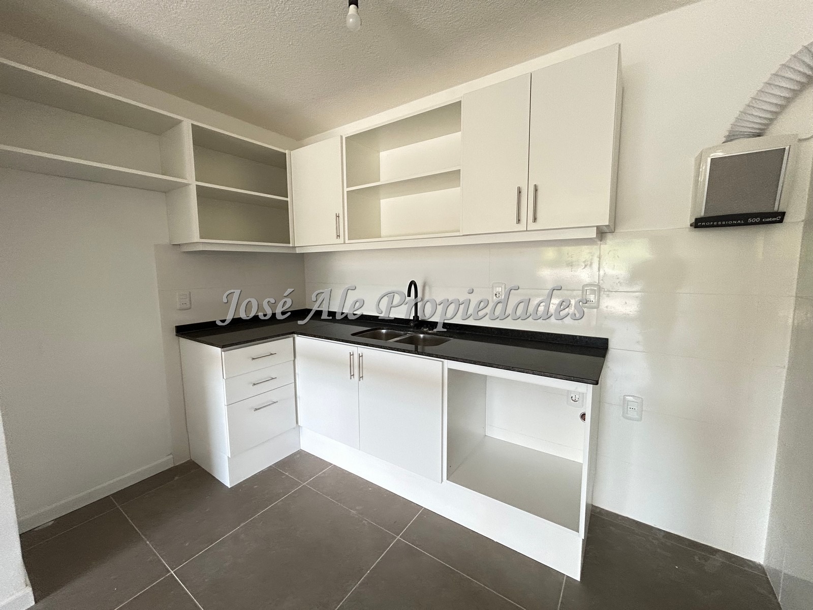 Imagen 1 de EN VENTA Apartamento de 2 dormitorios a estrenar frente a la Rambla y playas de Colonia.