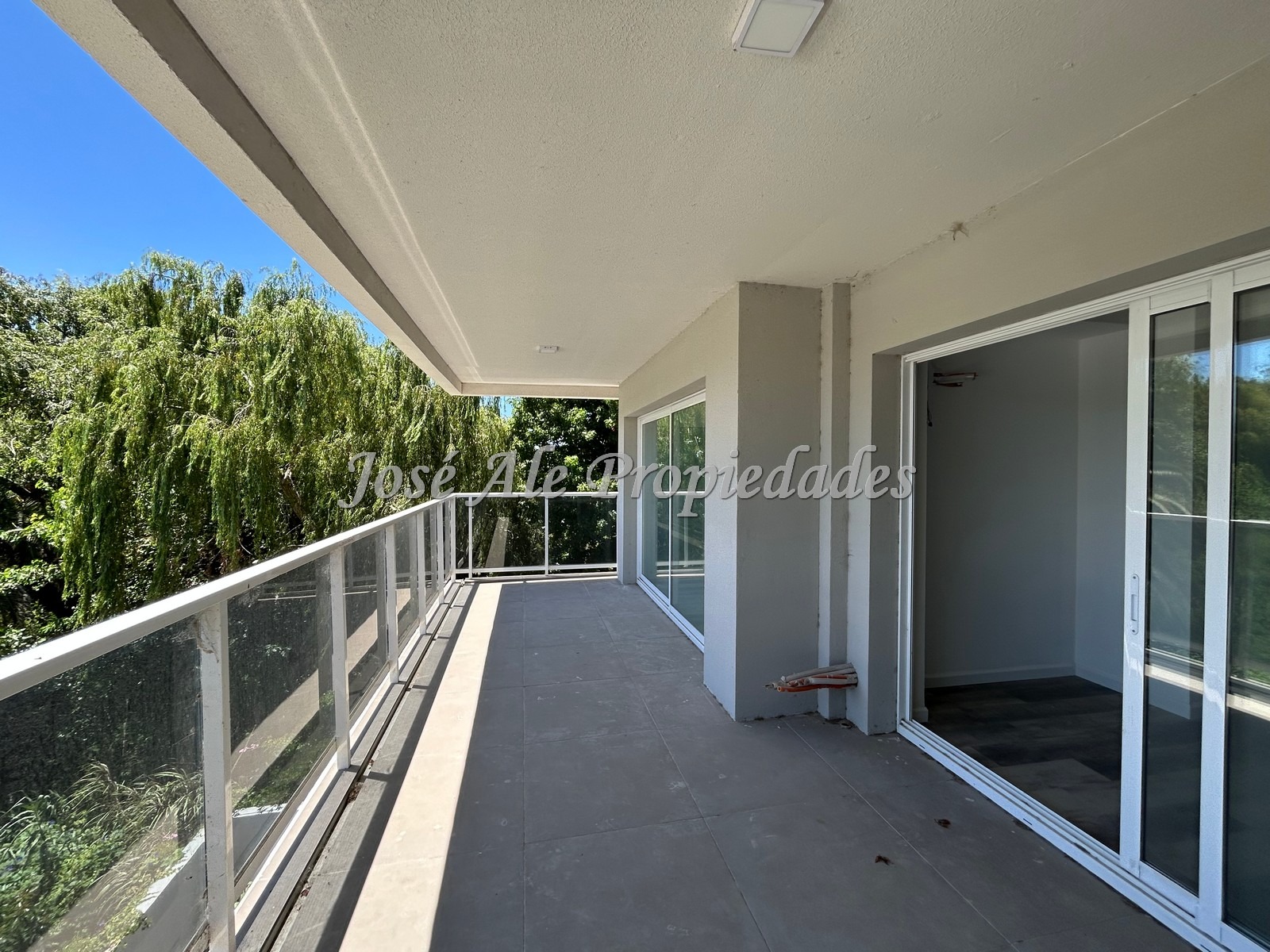 Imagen 5 de EN VENTA Apartamento de 2 dormitorios a estrenar frente a la Rambla y playas de Colonia.
