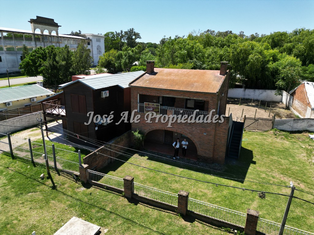 Imagen 3 de Espectacular propiedad sobre un lote de 1700 m2 frente al Hipódromo de Colonia.