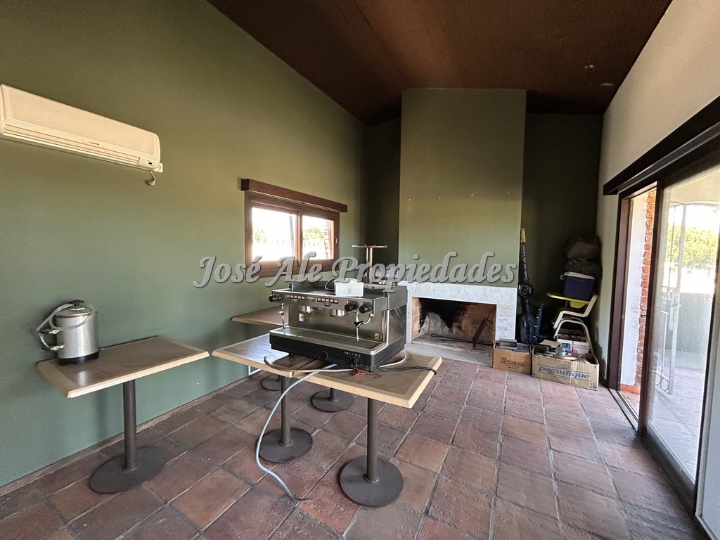 Imagen 6 de Espectacular propiedad sobre un lote de 1700 m2 frente al Hipódromo de Colonia.