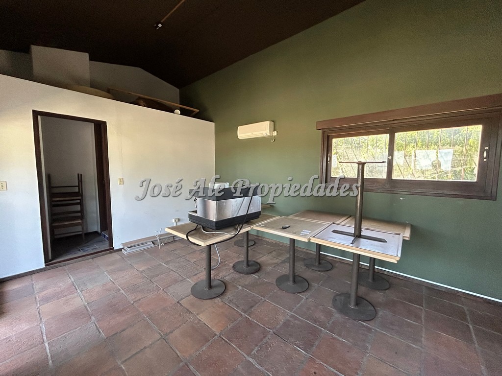 Imagen 7 de Espectacular propiedad sobre un lote de 1700 m2 frente al Hipódromo de Colonia.