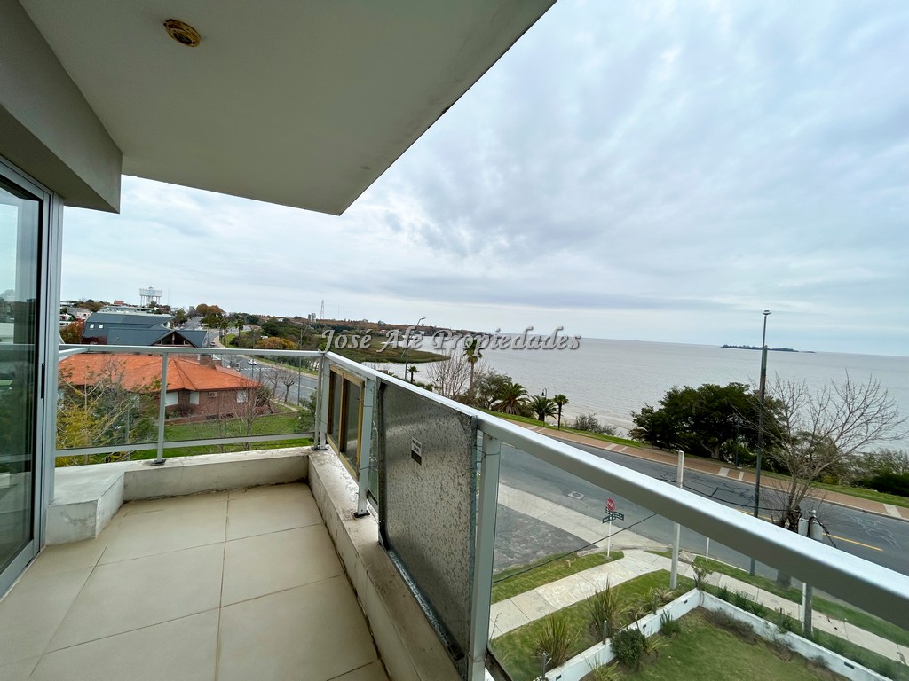 Imagen 1 de Espectacular apartamento de un dormitorio en edificio residencial frente al Rio de la Plata.