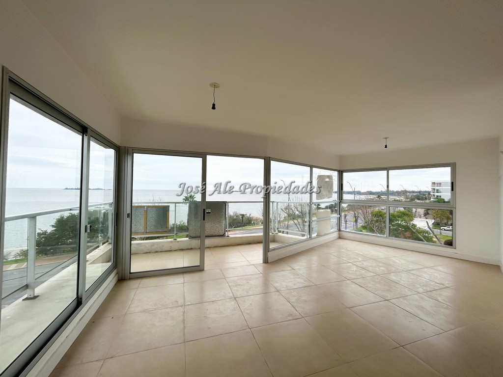 Imagen 2 de Espectacular apartamento de un dormitorio en edificio residencial frente al Rio de la Plata.