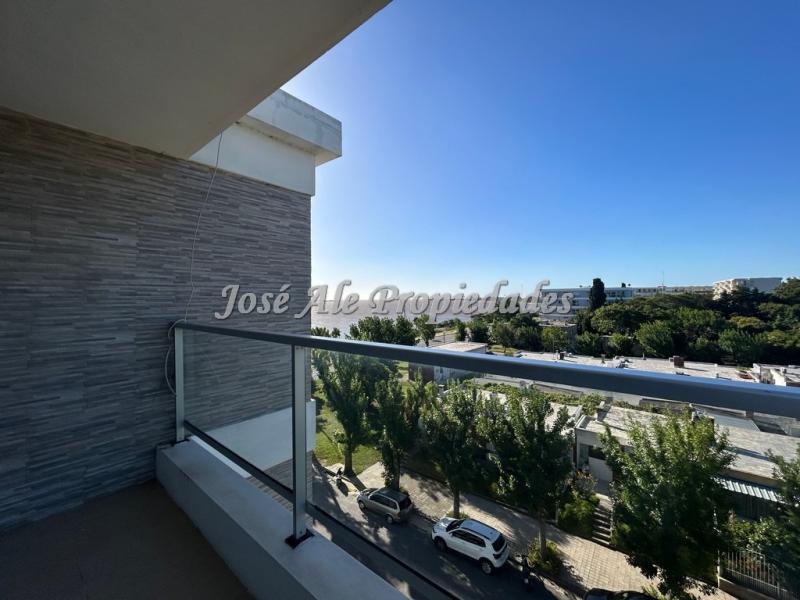 Espectacular apartamento de un dormitorio en edificio residencial frente al Rio de la Plata.