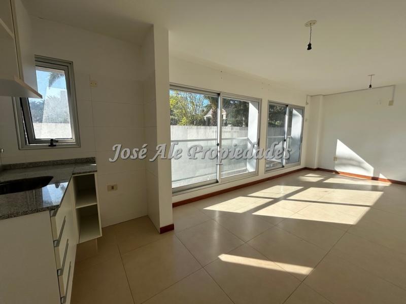 Espectacular monoambiente en edificio residencial frente al Rio de la Plata.