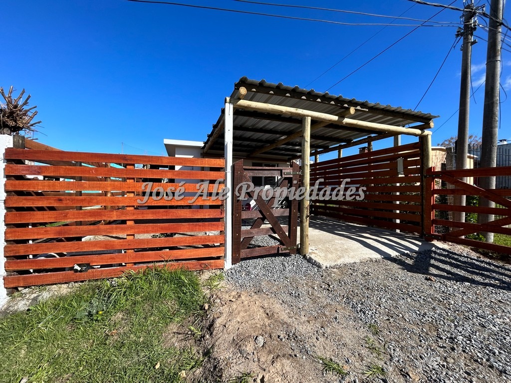 Imagen 2 de EN ALQUILER Casa ubicada en el Real de San Carlos, Colonia del Sacramento, próxima a todos los servicios.