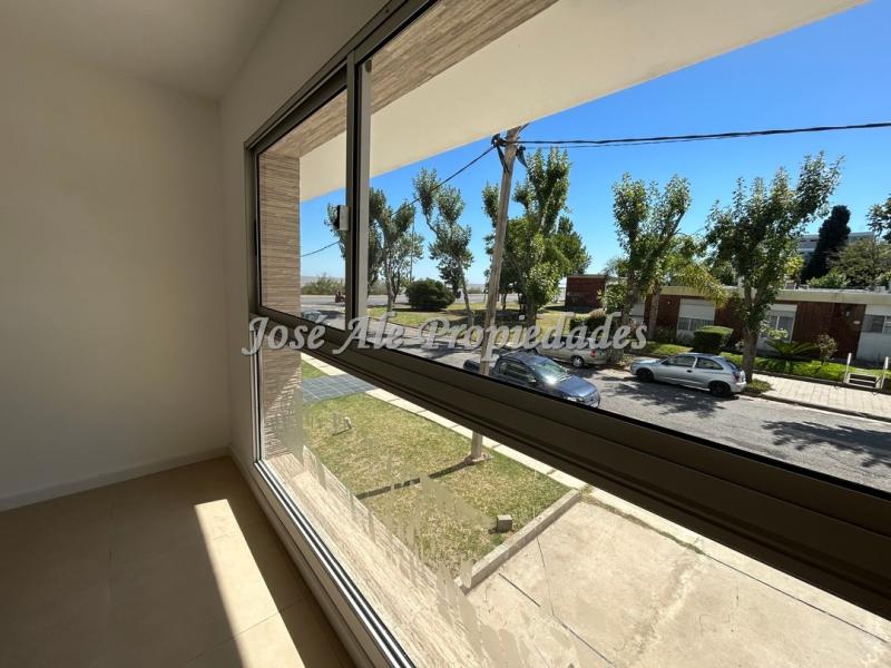 Espectacular monoambiente en edificio residencial frente al Rio de la Plata.