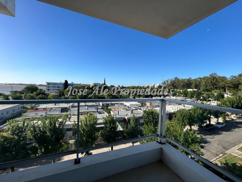 Espectacular apartamento de un dormitorio en edificio residencial frente al Rio de la Plata.