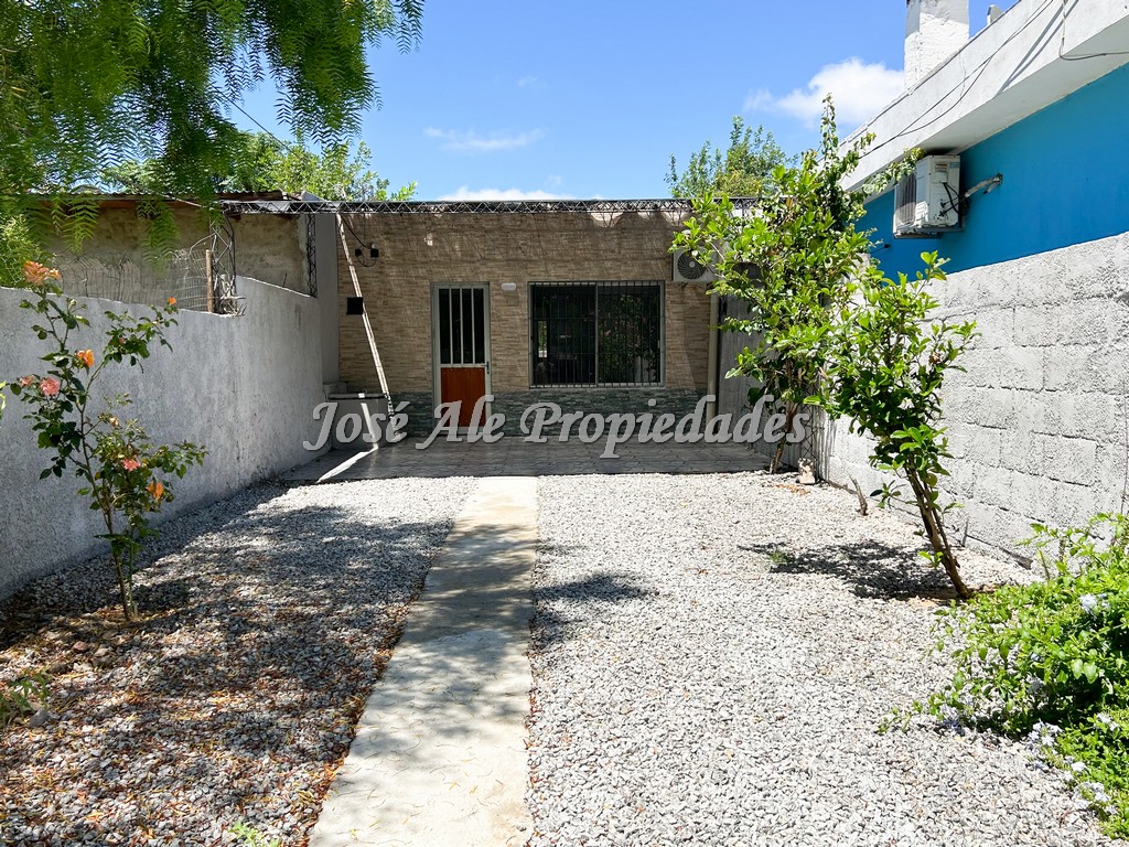 Imagen 1 de Casa ubicada en el barrio Otto Wulf, próxima a zona comercial 2 avenidas.