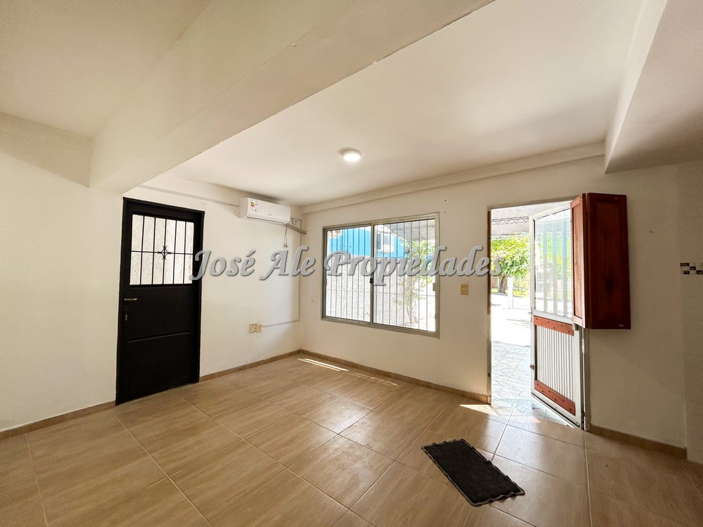 Imagen 3 de Casa ubicada en el barrio Otto Wulf, próxima a zona comercial 2 avenidas.