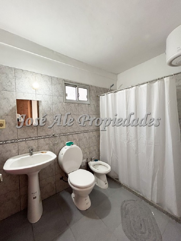 Imagen 9 de Casa ubicada en el barrio Otto Wulf, próxima a zona comercial 2 avenidas.