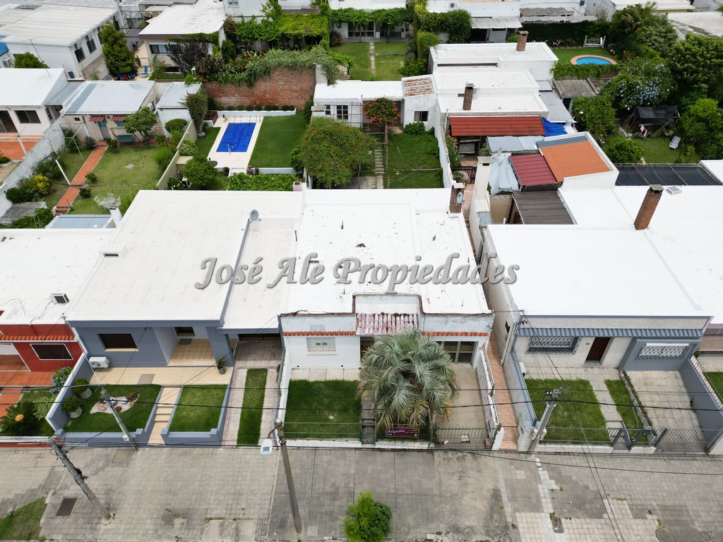 Imagen 8 de Casa ubicada en 2 Avenidas, cercada de la rambla y próxima a todos los servicios.
