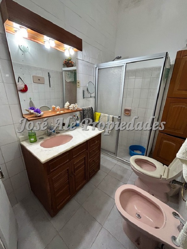 Imagen 9 de Casa ubicada en el centro de la ciudad de Colonia a 100m de Gral. Flores y a metros del hermoso Barrio Histórico, próxima al Puerto Comercial y terminal de ómnibus.