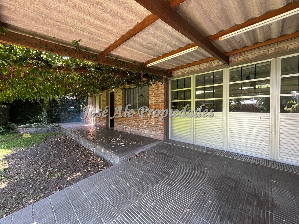 Imagen 2 de Espectacular y completa propiedad en zona residencial a corta distancia de Plaza de Toros y Rambla Costanera.