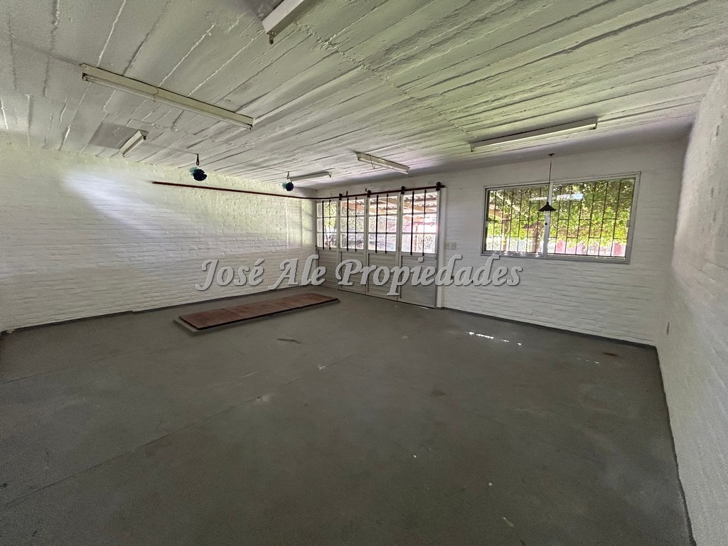 Imagen 3 de Espectacular y completa propiedad en zona residencial a corta distancia de Plaza de Toros y Rambla Costanera.