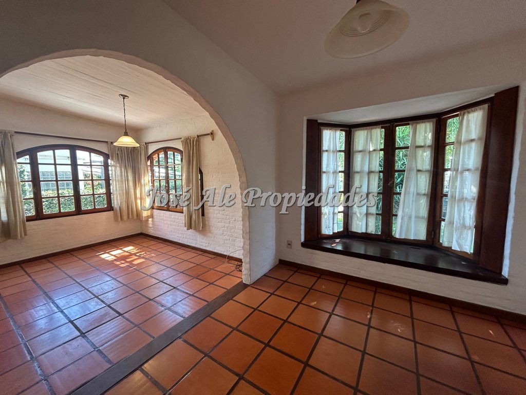 Imagen 5 de Espectacular y completa propiedad en zona residencial a corta distancia de Plaza de Toros y Rambla Costanera.