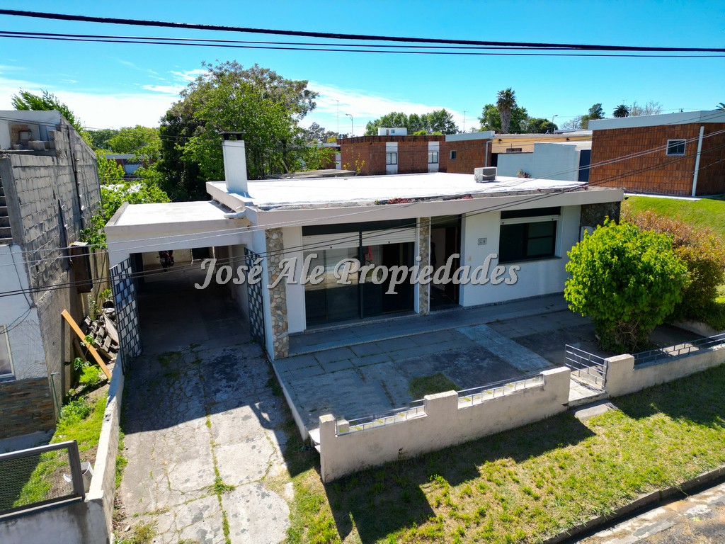 Imagen 3 de Casa ubicada en el Real de San Carlos, próxima a todos los servicios.