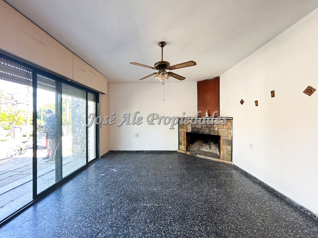 Imagen 4 de Casa ubicada en el Real de San Carlos, próxima a todos los servicios.