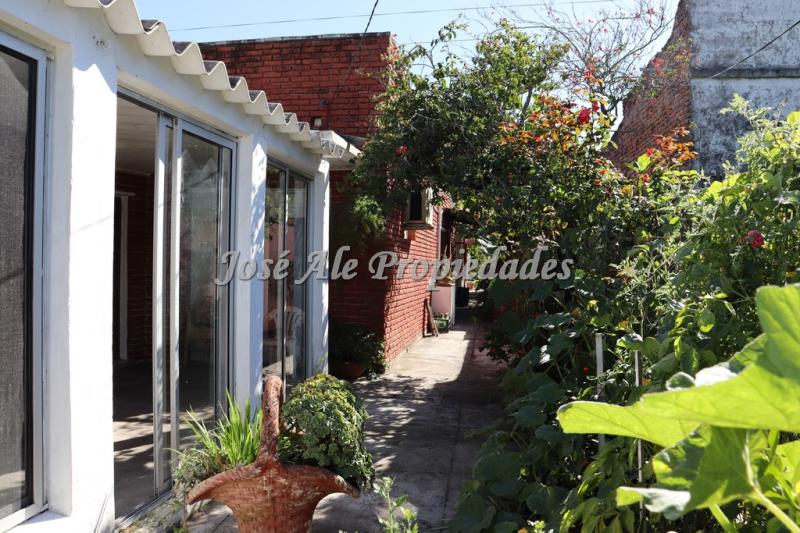 Casa ubicada en Semillero, a pocos minutos de la ciudad de Colonia.