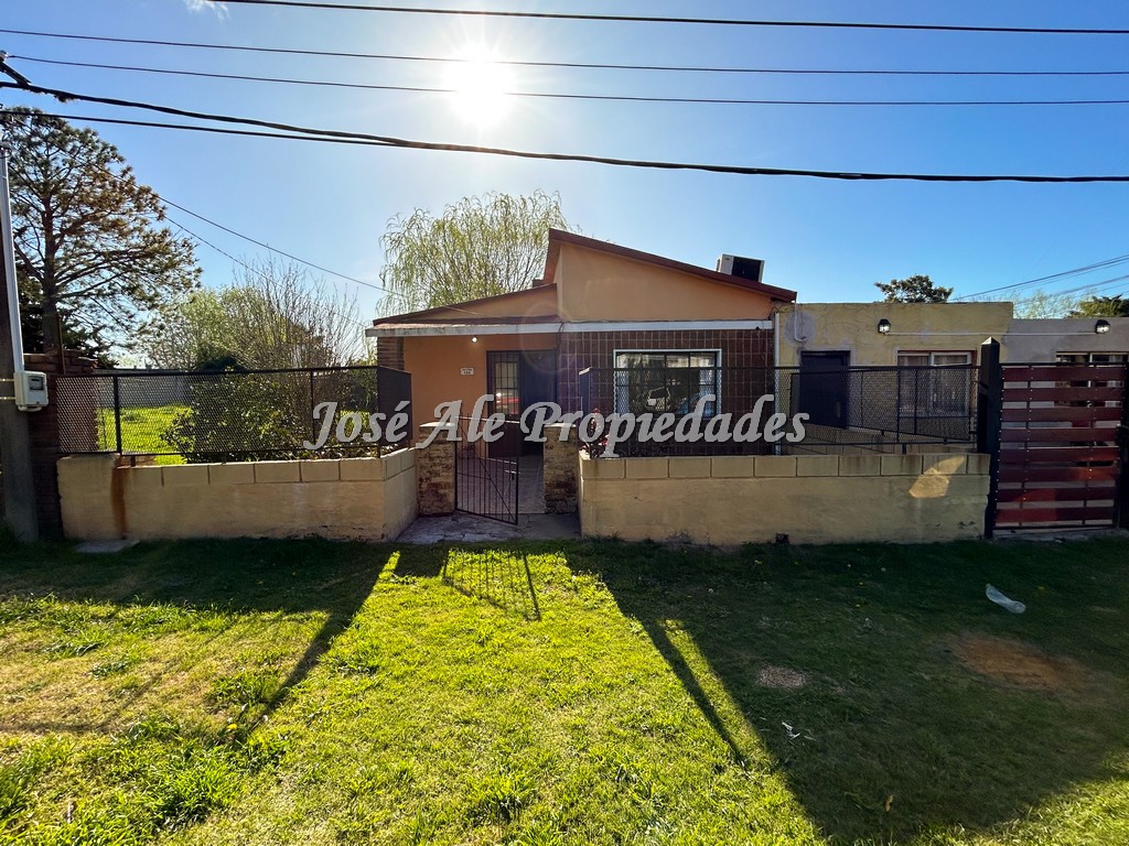 Imagen 1 de Casa ubicada en el Real de San Carlos, próxima a la Renovada Plaza de Toros y a todos los servicios.