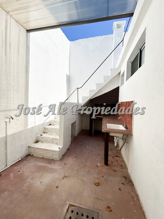 Imagen 10 de Casa de interés comercial, ubicada estratégicamente próxima a la Intendencia, en pleno centro de Colonia.