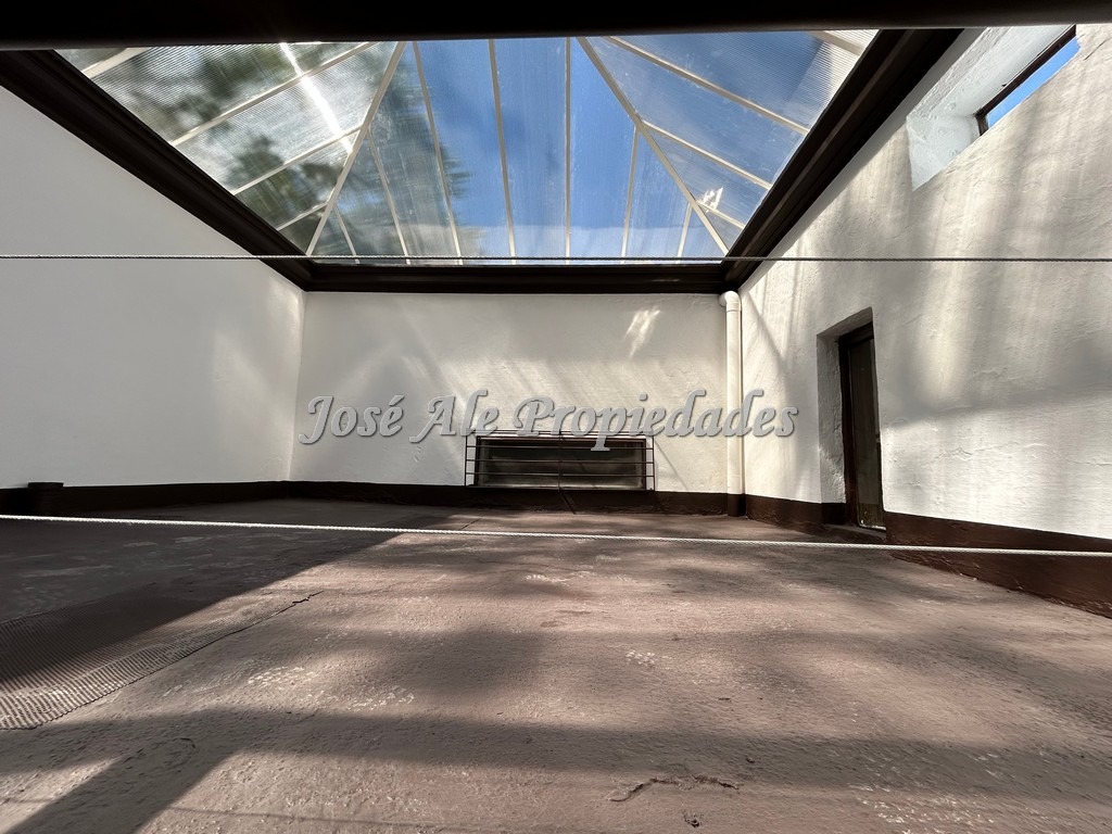 Imagen 3 de Casa de interés comercial, ubicada estratégicamente próxima a la Intendencia, en pleno centro de Colonia.