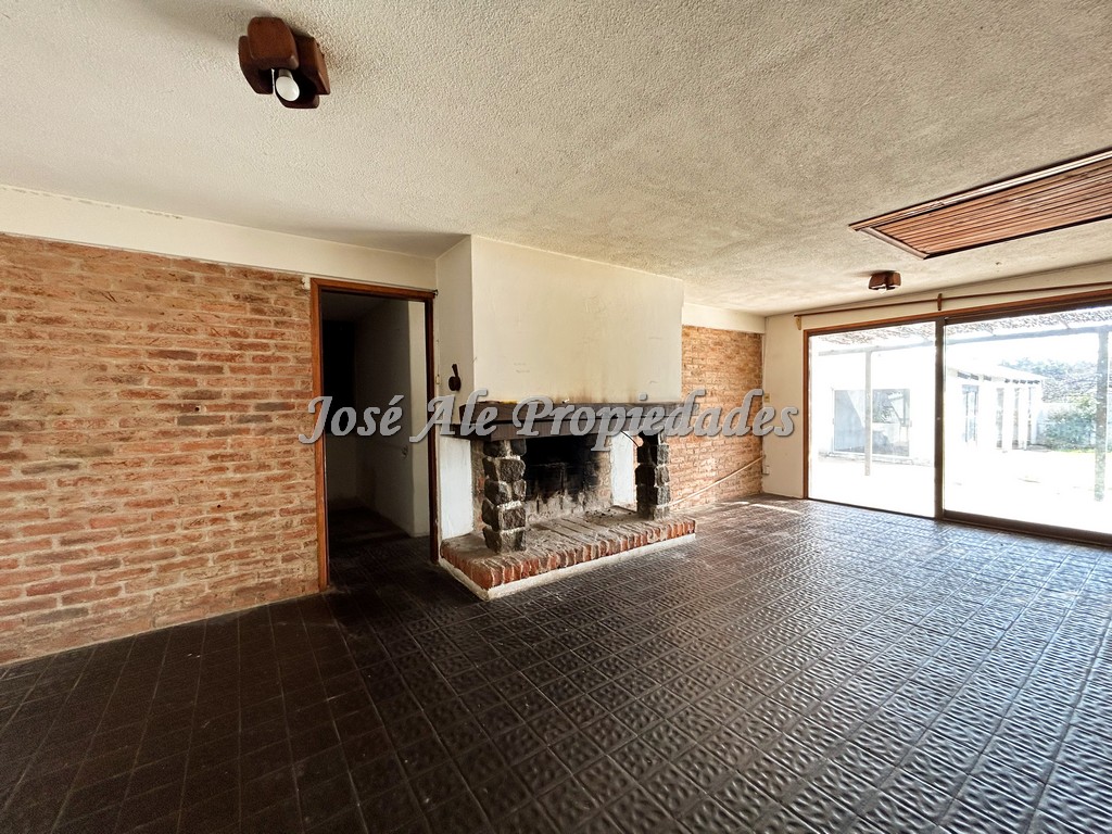 Imagen 4 de Excelente propiedad muy bien ubicada, a pasos de zona comercial de Aparicio Saravia y Dos Avenidas. Se encuentra totalmente reciclada.