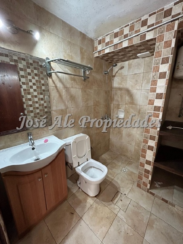 Imagen 7 de Excelente propiedad muy bien ubicada, a pasos de zona comercial de Aparicio Saravia y Dos Avenidas. Se encuentra totalmente reciclada.