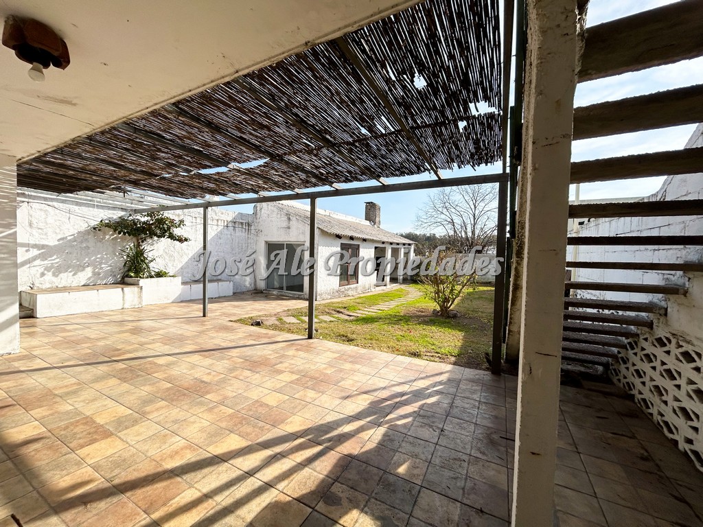 Imagen 8 de Excelente propiedad muy bien ubicada, a pasos de zona comercial de Aparicio Saravia y Dos Avenidas. Se encuentra totalmente reciclada.