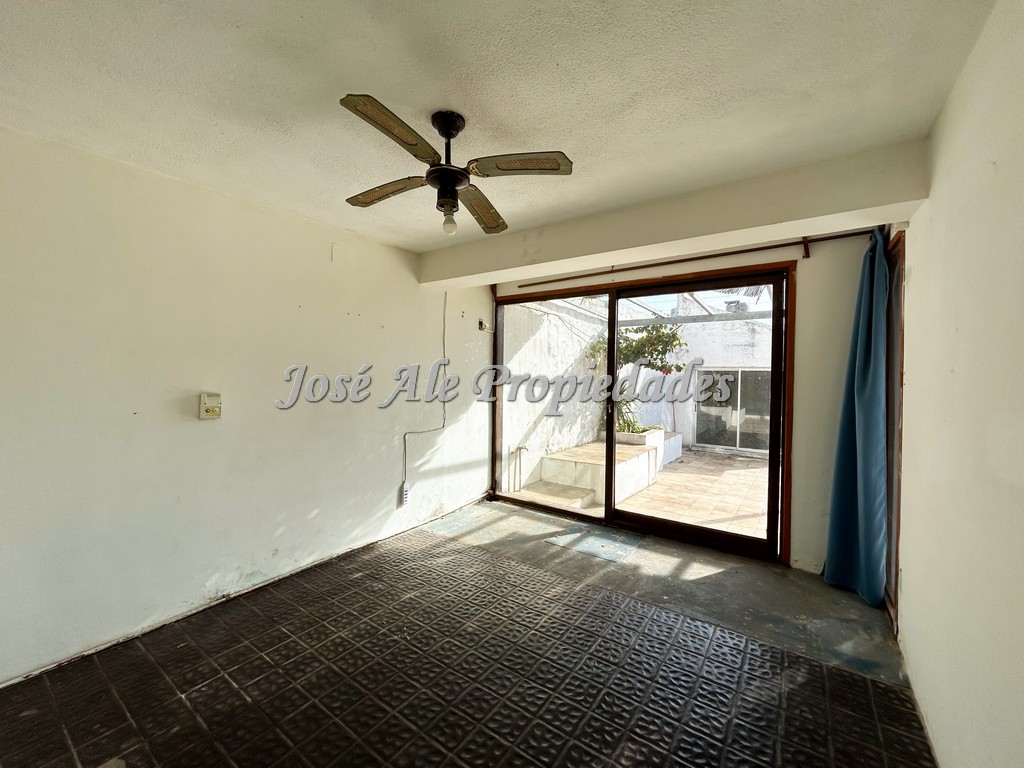 Imagen 9 de Excelente propiedad muy bien ubicada, a pasos de zona comercial de Aparicio Saravia y Dos Avenidas. Se encuentra totalmente reciclada.