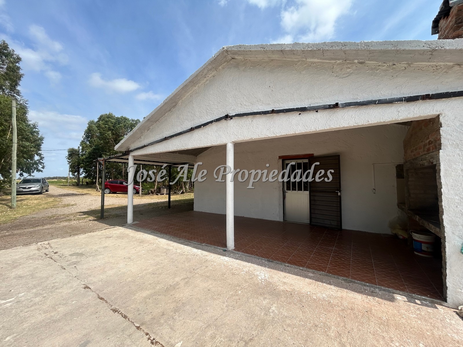 Imagen 10 de Casa de campo ubicada por camino del medio con 1000m2 de terreno, Colonia.