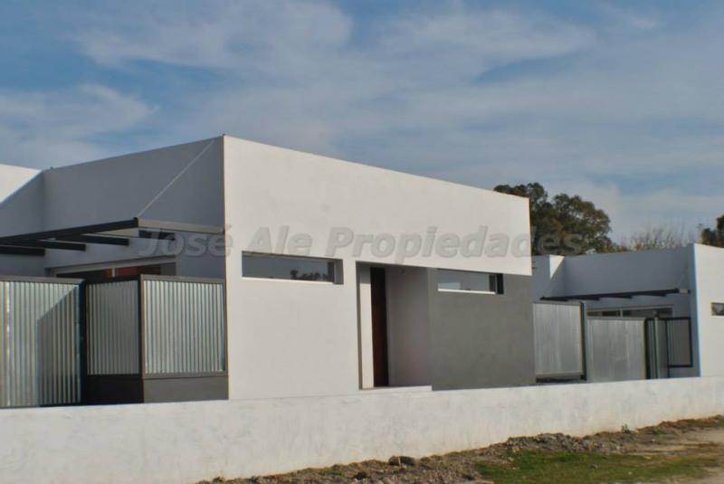 Casa en complejo Real de San Carlos, ubicada a pasos de la plaza de toros y de todos los servicio.