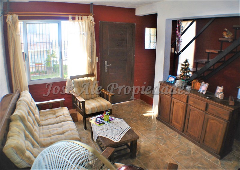Imagen 3 de Impecable vivienda ubicada a corta distancia del centro y zona comercial de Colonia del Sacramento, a pasos de todos los servicios.
