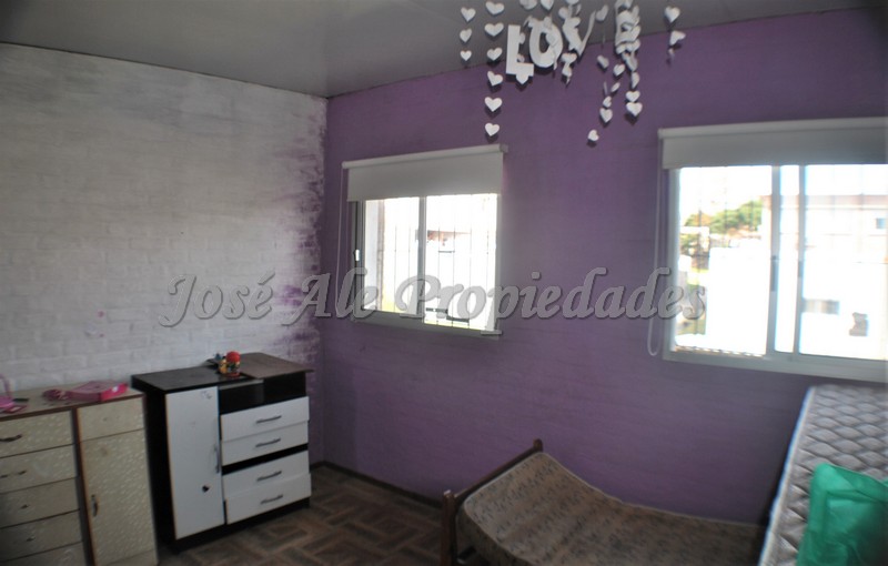 Imagen 7 de Impecable vivienda ubicada a corta distancia del centro y zona comercial de Colonia del Sacramento, a pasos de todos los servicios.