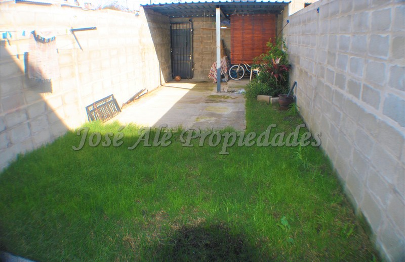 Imagen 9 de Impecable vivienda ubicada a corta distancia del centro y zona comercial de Colonia del Sacramento, a pasos de todos los servicios.