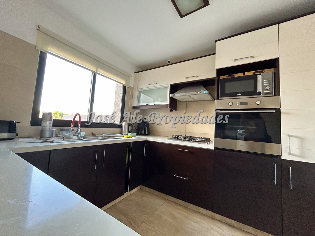 Imagen 5 de Hermosa y confortable propiedad de 4 dormitorios, 6 baños y piscina climatizada, completamente equipada.