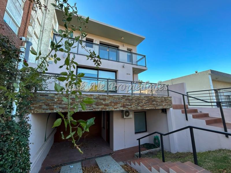 Hermosa y confortable propiedad de 4 dormitorios, 6 baños y piscina climatizada, completamente equipada.