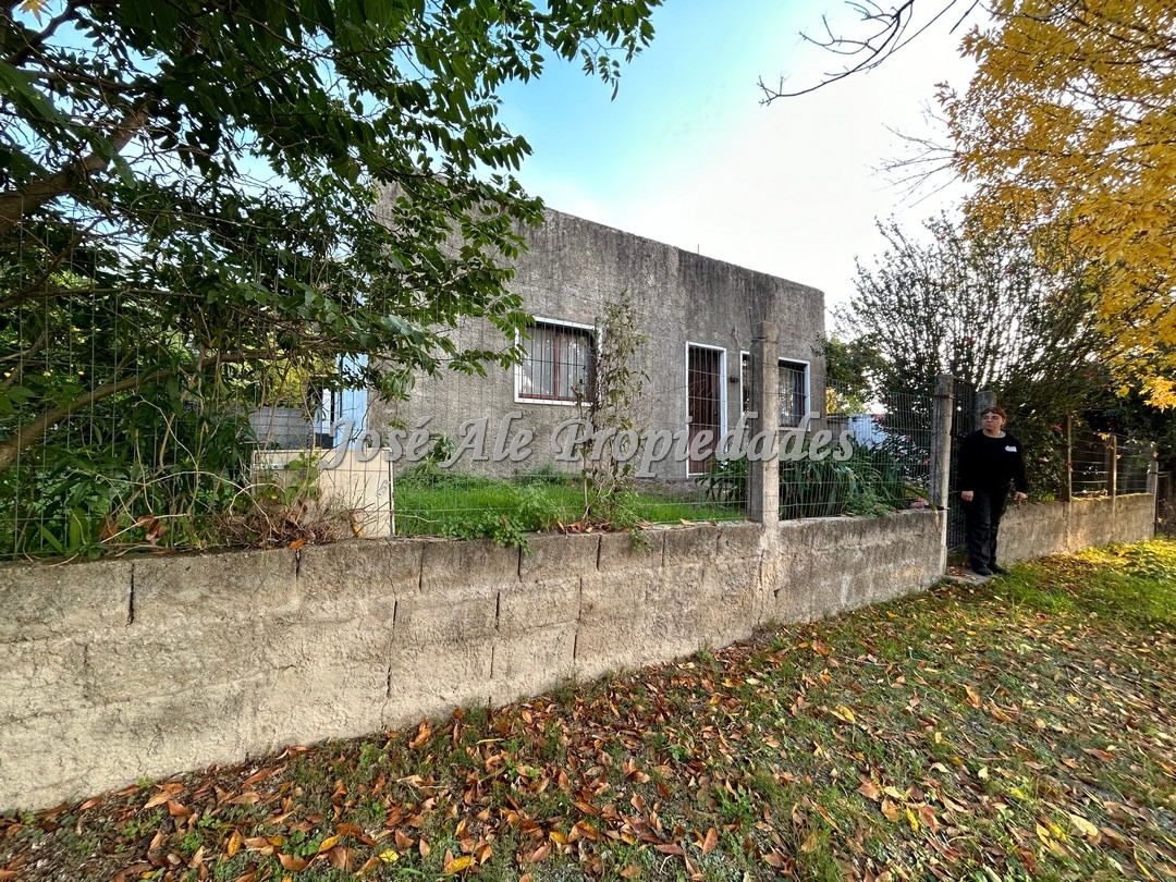 Imagen 2 de Casa ubicada próxima al nuevo hospital, a pasos de todos los servicios.