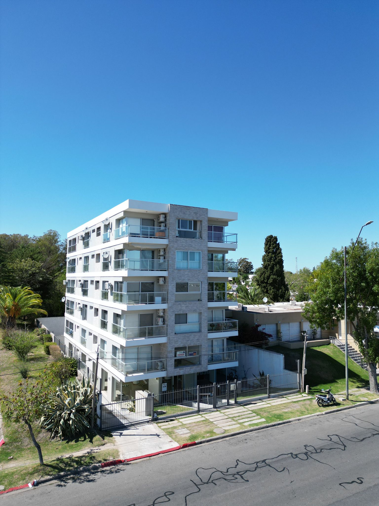 Imagen 2 de Espectacular monoambiente en edificio residencial frente al Rio de la Plata.