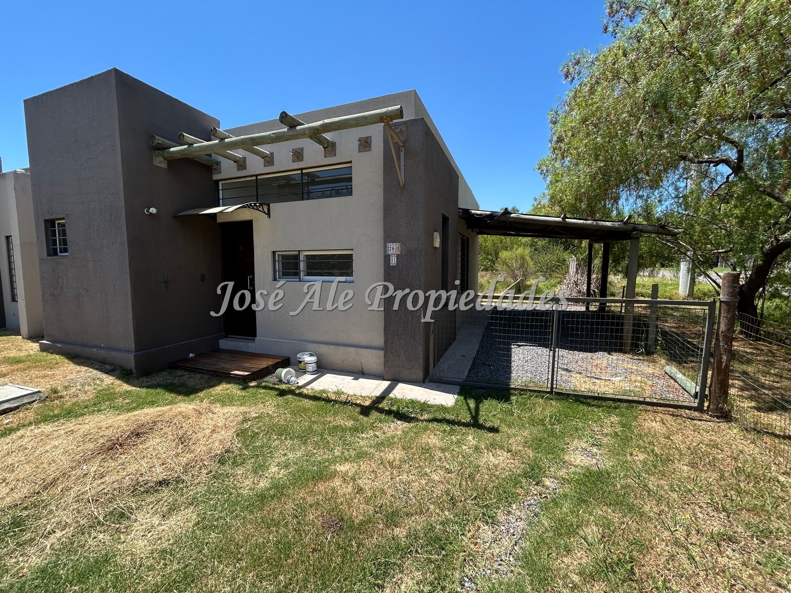 Imagen 1 de EN VENTA Propiedad ubicada en zona Real de San Carlos, cerca de todos los centros de estudios.