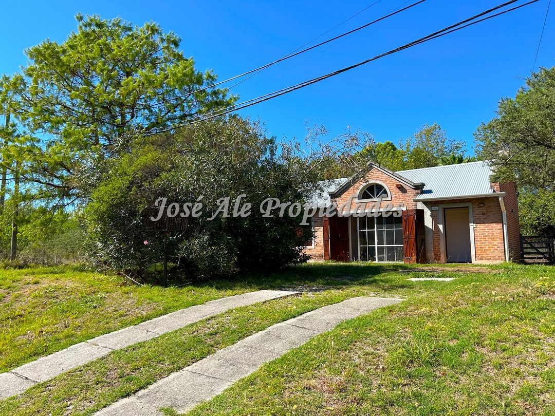 Imagen 1 de Encantadora casa a solo metros de Rambla costanera.