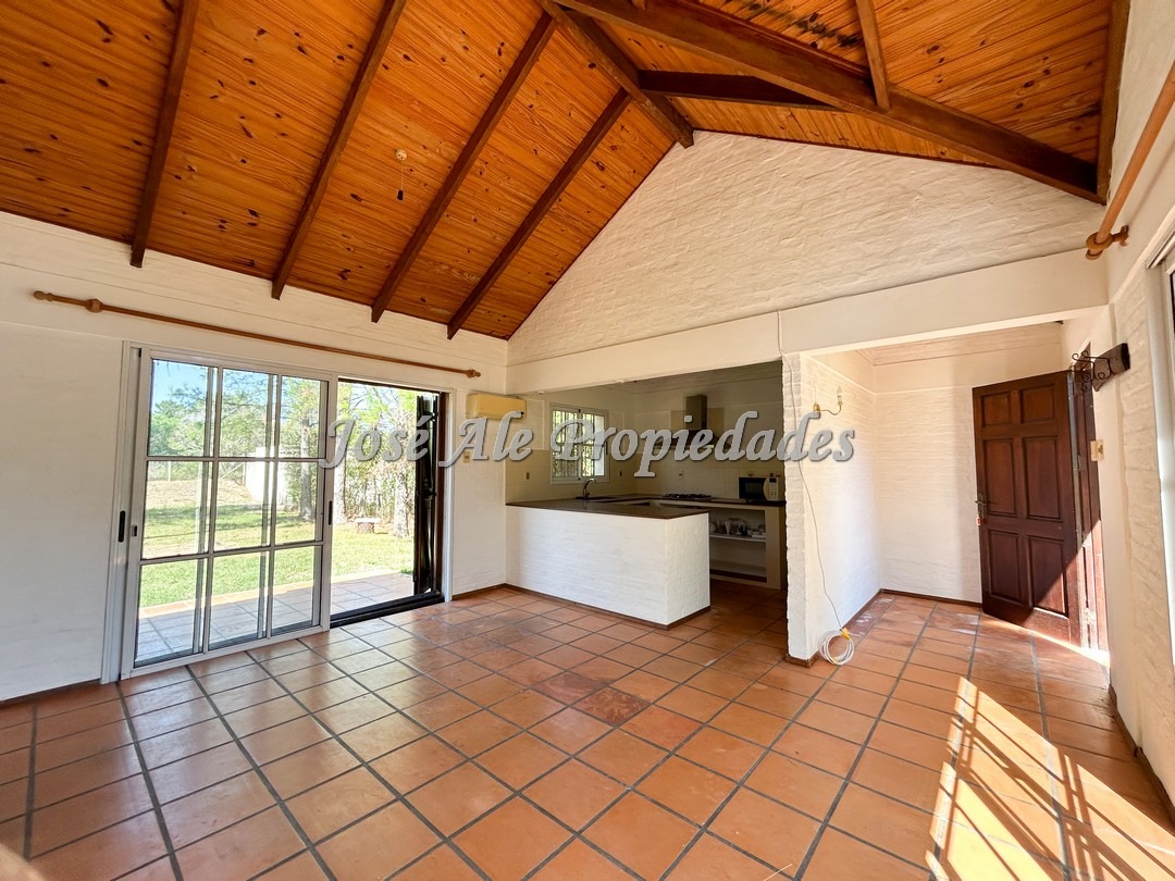 Imagen 3 de Encantadora casa a solo metros de Rambla costanera.