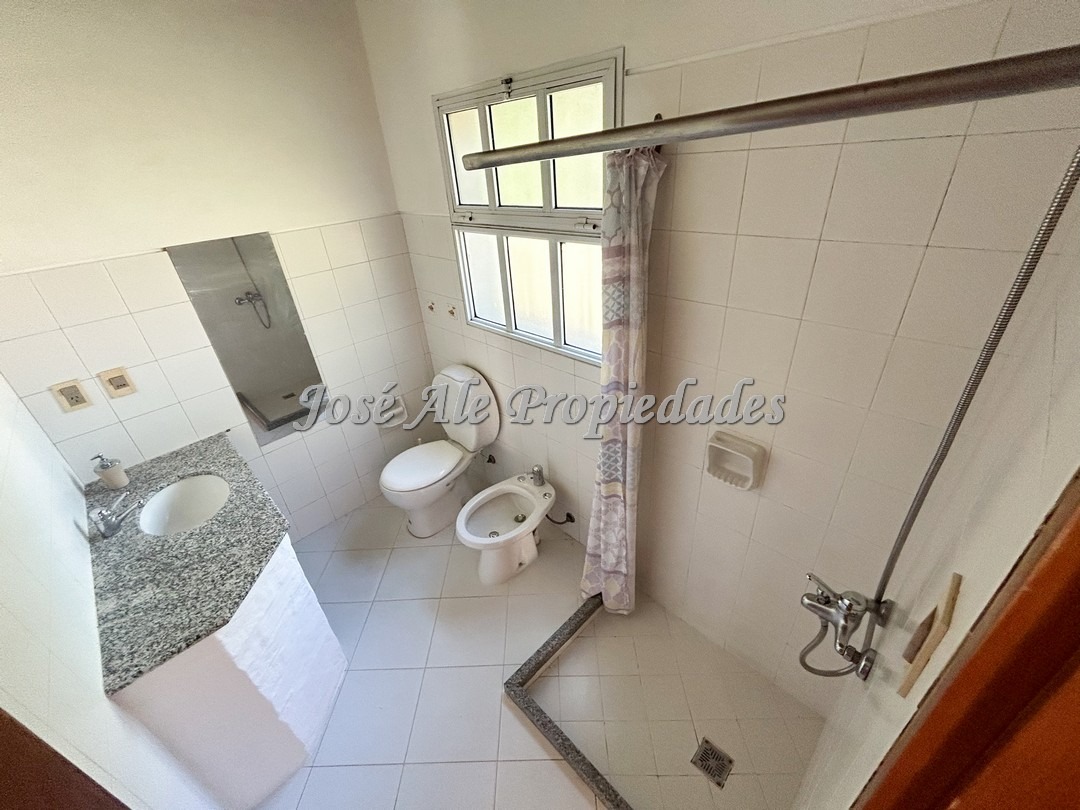 Imagen 7 de Encantadora casa a solo metros de Rambla costanera.