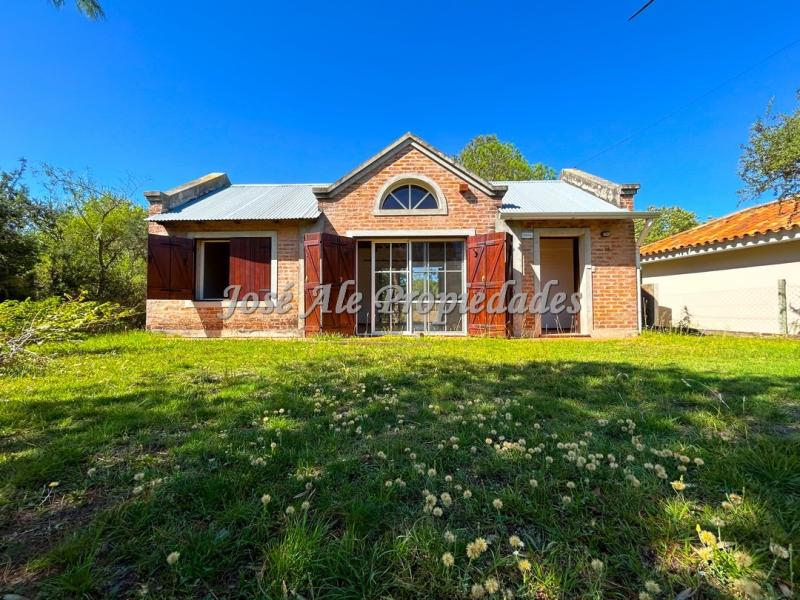 Encantadora casa a solo metros de Rambla costanera.