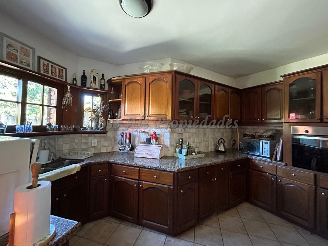 Imagen 6 de Espectacular y completa propiedad en zona residencial a 3 cuadras de Rambla Costanera y próxima a todos los servicios.