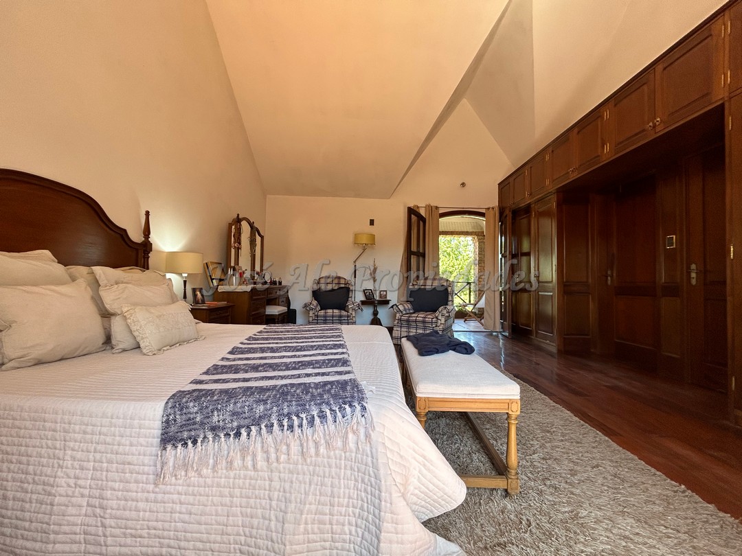 Imagen 8 de Espectacular y completa propiedad en zona residencial a 3 cuadras de Rambla Costanera y próxima a todos los servicios.