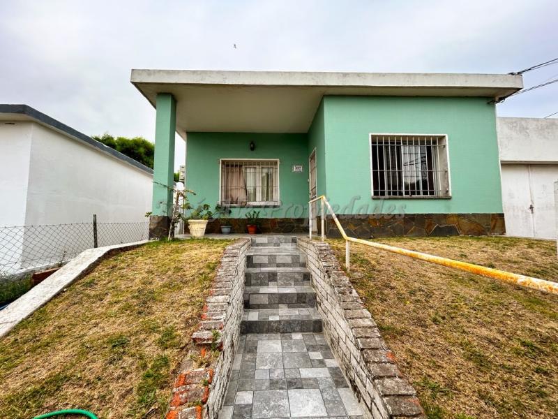 Tres propiedades en un mismo padrón, ideal para renta o para familia numerosa.